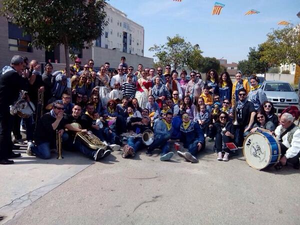 FallaVPradera's tweet photo. de passacarrer direcció a la #mascletàalgemesí #falles2014 http://t.co/sbddkD9OjR