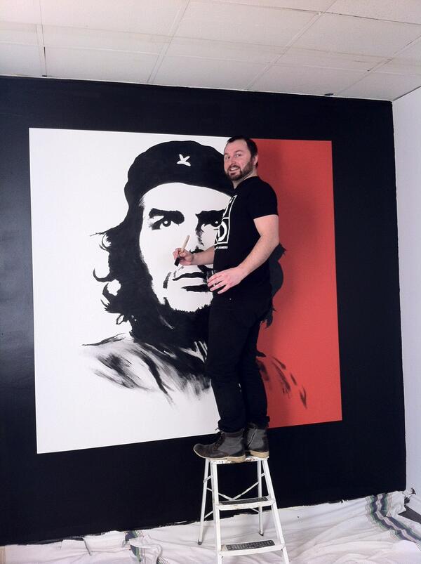 Guerilla_Web's tweet photo. Bon matin! Voici notre nouvelle déco au bureau et son « making of »! #Che #Guerilla http://t.co/8s82sG7tfi http://t.co/opWlkQIOZu