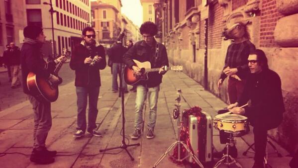 pocketchestnut's tweet photo. ❤️Live per @MilanoAcoustics http://t.co/IzHG6xPPtb http://t.co/lwooLA7vtZ