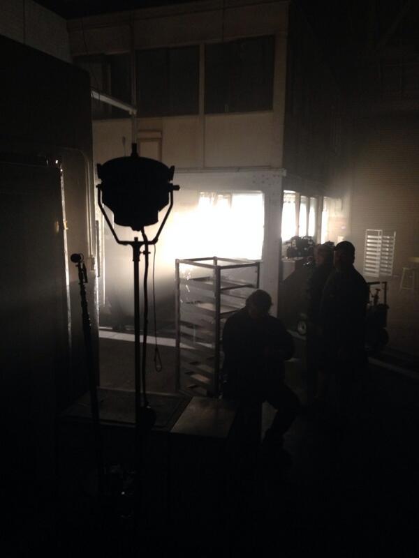 6x18 "THE WAY OF THE NINJA" post-ep BTS pics & tweets BjB1iQ_IgAAADmv