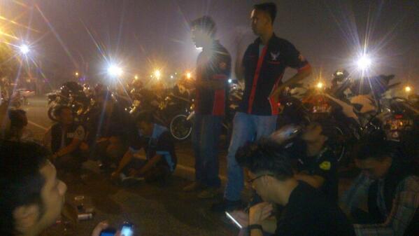 #001 and waketum lagi memberikan pengarahan .