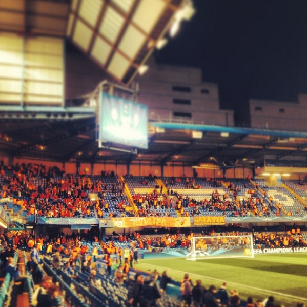 GalatasaraySK's tweet photo. FOTO | Taraftarlarımız Stamford Bridge'de yerlerini almaya başladı. http://t.co/HI3MNMLR96