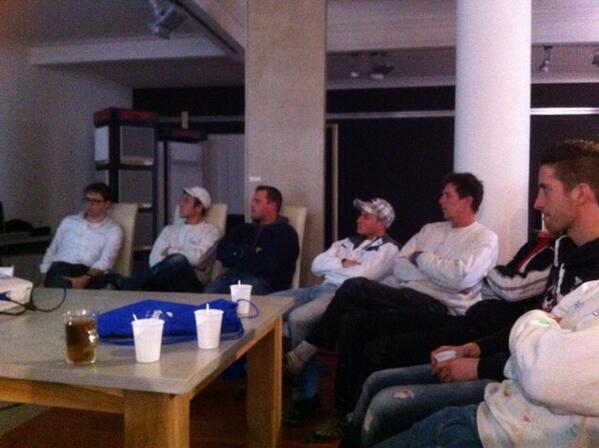 MvanderLooy's tweet photo. Iedereen aandachtig aan het luisteren bij de #training van Gevelsupport! http://t.co/KKR3Fljssj