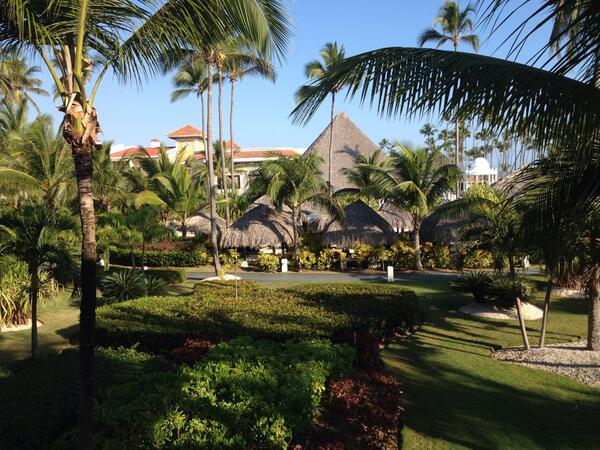 snarman52's tweet photo. Just got back from week in Punta Cana. What is all this white stuff on the ground? http://t.co/66Q7zvn217