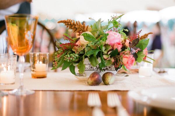 Getting our dose of rustic goodness today from <a href="/JenFariello/">Jen Fariello</a> and <a href="/Southern_Blooms/">Southern Blooms</a>! stylemp.com/1qjn