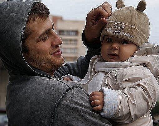 david200024's tweet photo. Самое мужественное занятие на свете — быть хорошим отцом. В этом мужественности больше, чем в шрамах! http://t.co/nl6Xq3RwQ3