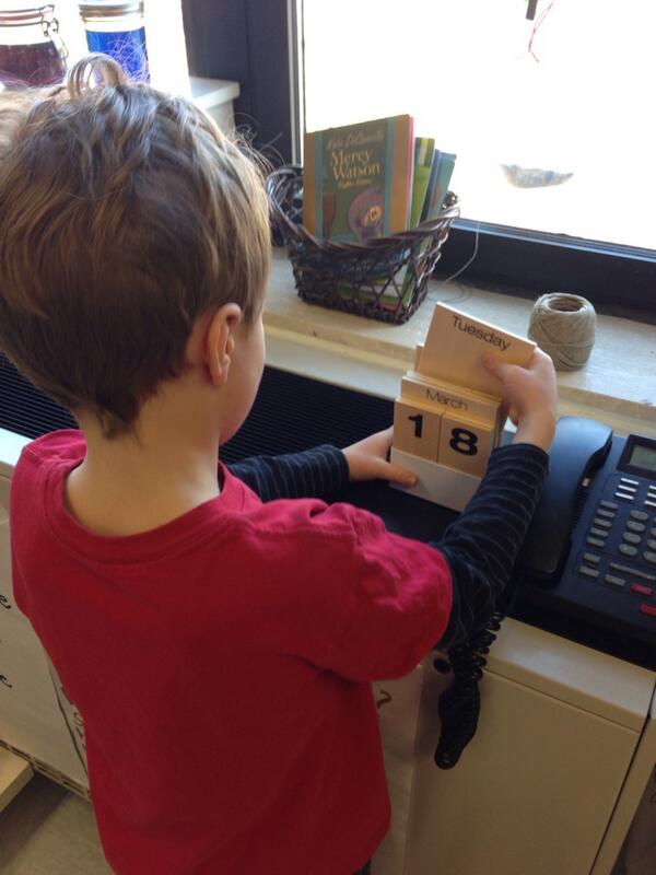 ruiz1stgrade's tweet image. Oliver changing the calendar! #morningjob