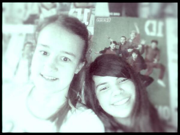MelodyKeys's tweet photo. hahhaha with my favourite friend ♥♥♥ love u ♥ http://t.co/wnrBmKFY2T