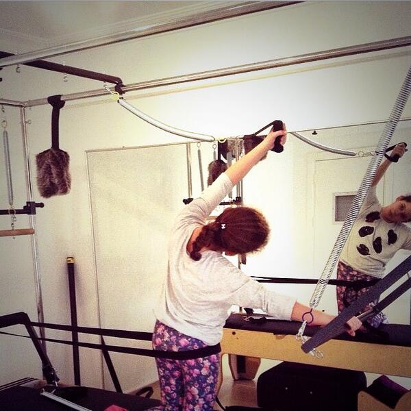 Skolyoz pilatesi dersimizden #skolyoz #pilates #pilatesgokhankavak.com