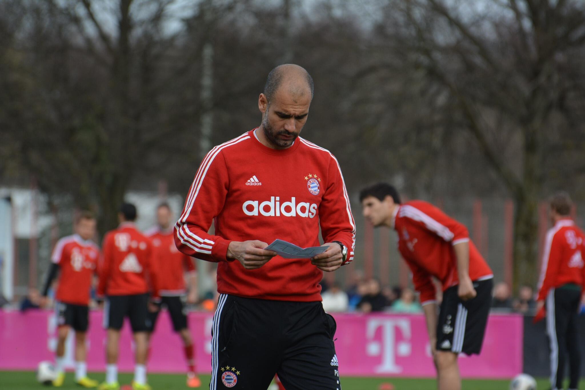 Culo No puedo musicas FC Bayern Munich on Twitter: "Pep #Guardiola was also doing a workout in  training today...well, his brain was anyway. http://t.co/GTjRYVe7SV" /  Twitter