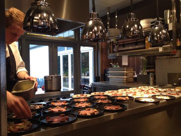 De keukenstaf <a href="/RestaurantTOV/">Restaurant TOV</a> is druk in voorbereiding!