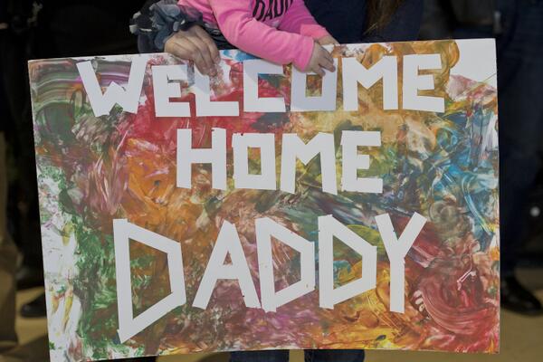 CanadianArmy's tweet photo. #WelcomeHomeTroops “Welcome home Daddy” sign is held by a soldier’s wife and baby daughter. Photo: MCpl Shilo Adamson http://t.co/aSidkgPTpU