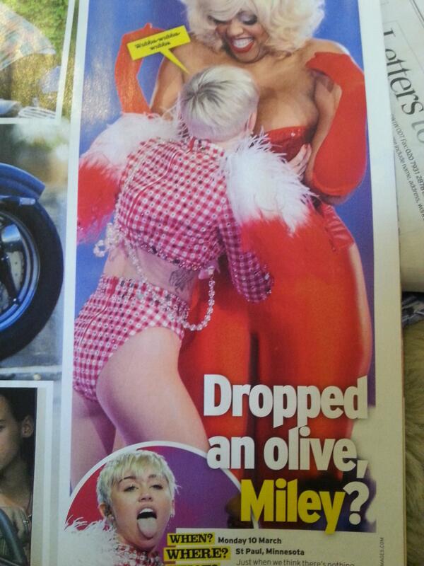 Is this 'thing' really a 'queen M'  <a href="/HollyStewart95/">Holly</a> . Shes natt groovy