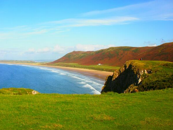 SwanseaOnline10's tweet photo. These reader pics pretty much sum up why Rhossili Bay is one of the best beaches in the world http://t.co/or9iY0tnGj http://t.co/w3kqDhFnEn