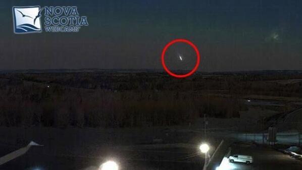 CBCTheNational's tweet photo. MT "@CBCNews: 'Fireball' lit up northern sky over Canada's Maritime provinces this morning. http://t.co/6CBFEd8veS" http://t.co/aDm4PAzhfu