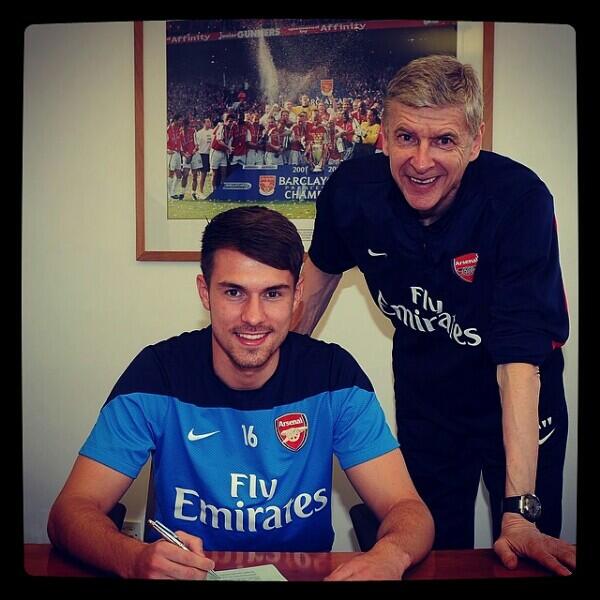 Mertesacker and Rosicky sign new contracts; Ramsey to follow BjByhU1IcAAhcAM