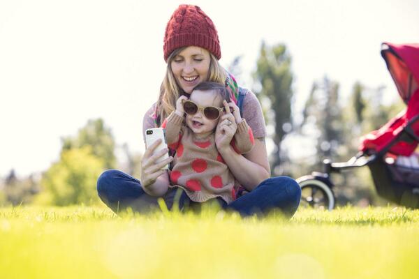 OtterBox's tweet photo. SPF, shades, #CommuterWallet- that's all you'll need. What are your plans for #SpringBreak?  http://t.co/n7uWCX3NmV http://t.co/hIME2qji7M