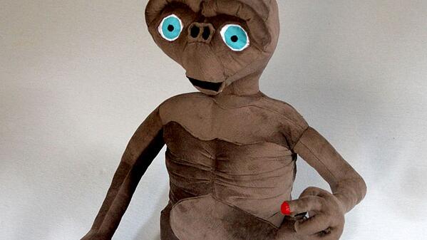 Cosmopolitan: 5 DIY sex toys that scream: WTF?! http://t.co/pha6ZCjqKk  http://t.co/JO330WoPO5”@js_vk why is ET a sex toy :/ creepy