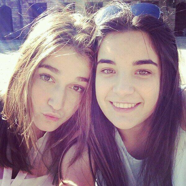 CarolinaFSnchz's tweet photo. Que haría yo sin ti y a la vez que hago en esta vida viviendo contigo? Te quiero mucho @MariaGutierrezz http://t.co/tu8gZindhb