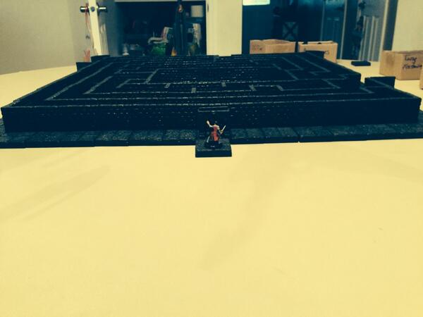 TherealBrum's tweet photo. .@ThodsBazaar  I took all my pieces and made a massive maze.  9 ppl fit around this table comfortably! #dwarvenforge http://t.co/4ev43oiOL7