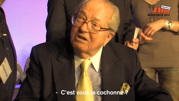 LeWebPol's tweet image. [VIDÉO] «Peggy ? C’est vous la cochonne ?» demande @lepenjm à une militante &amp;gt;&amp;gt; bit.ly/1kFZjpj #FN