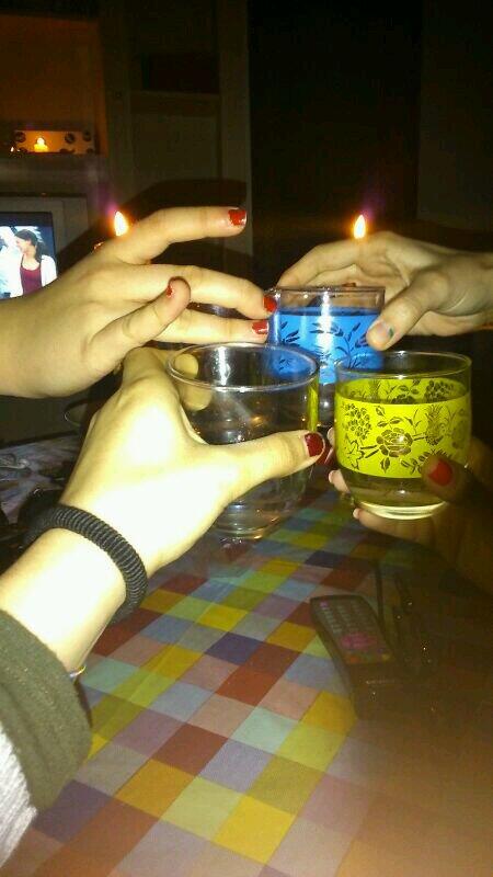 Araceliareh's tweet photo. Noche de compis! Ya era hora!!! :D @YolandaRoldan5  @Fatimamr  #Lorena http://t.co/bTGceGOy7m