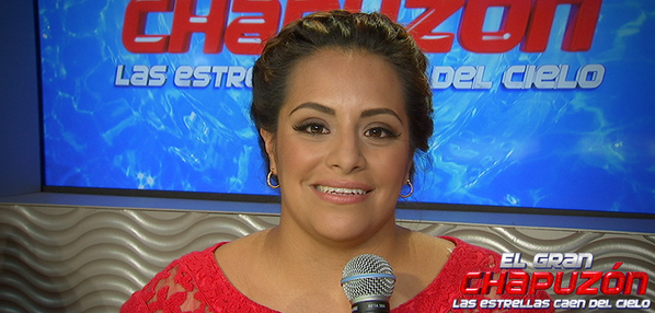 GranChapuzon's tweet photo. .@TatsOrtiz @PaolaEspinosaOf y @yahel_castillo disfrutaron la final de #ElGranChapuzon: http://t.co/XiJywxwZQt http://t.co/vWrRxRqs79