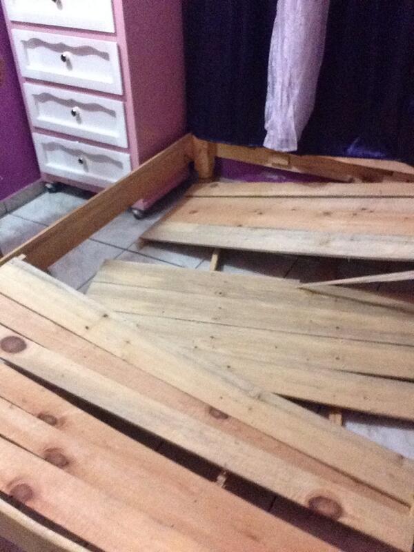 Analauralizarra's tweet image. I wanna show you all how my old bed was and why i had to change it  #NotComfortable