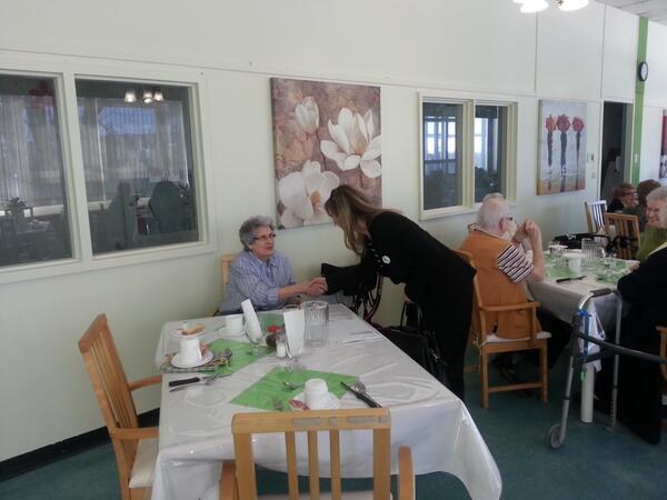 slachancecaq's tweet photo. aujourd'hui visite de l'Oasis et dépôt du bulletin de candidature #assnat #polqc #qc2014 http://t.co/xZPQziQUD9
