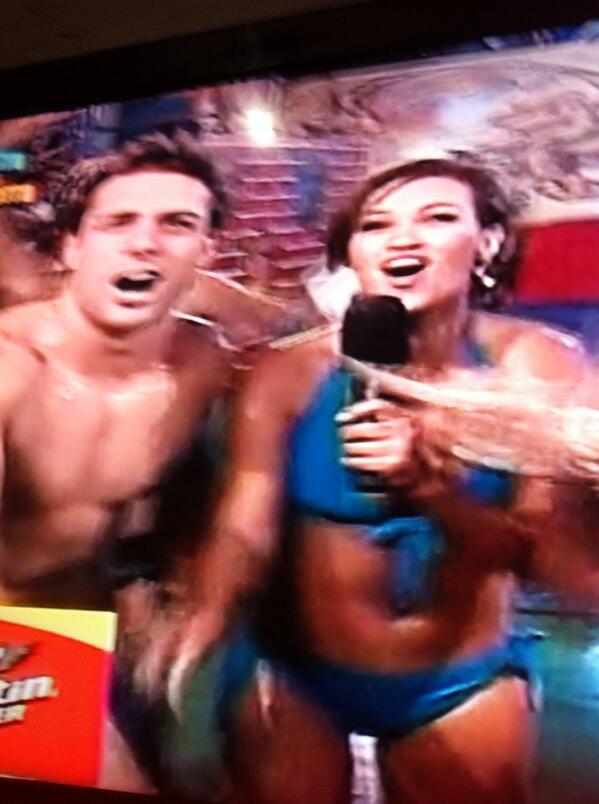 AngieYNicola_a's tweet photo. Cantando Jaja diciendo "NOO, NOOO" bellos😍❤️+#AyN😄 http://t.co/bLZLNatlvN