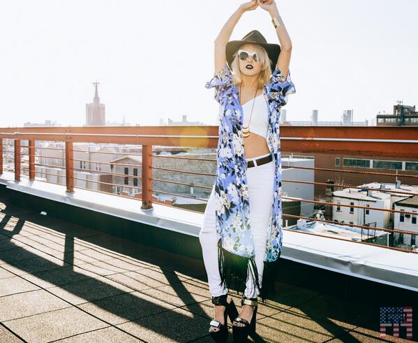 NastyGal's tweet photo. We want to start an Ice Flower Kimono cult with @itsClevergirl #NastyGalsDoItBetter http://t.co/LRBnZJnmaQ http://t.co/RF7l6ICTqP