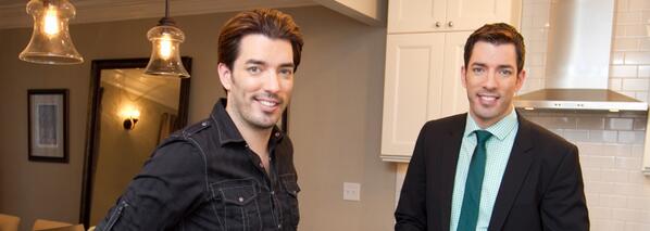 w_network's tweet photo. #Canada! Don't forget to catch a new @PropertyBrother episode 8 E/P after #ProBrosLiveChat >> http://t.co/fALqFrXc9t http://t.co/B1XFAs9i0M