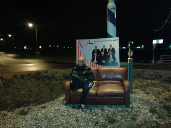 Tijdens het rondbrengen van de <a href="/SGPURK/">SGP-URK</a> #goedemorgenkaartjes gaat @jansinke23 even uitrusten...