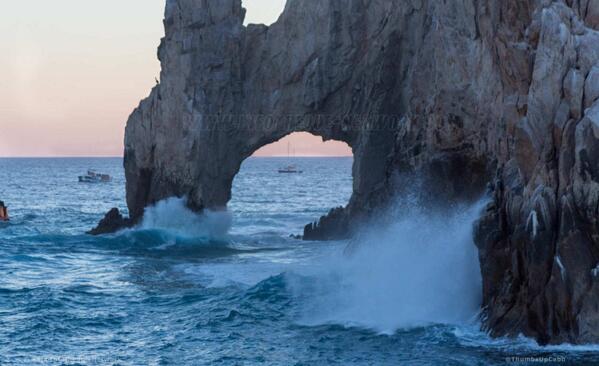 A little bit of the arch as background for our stream - you like?? - how about that??