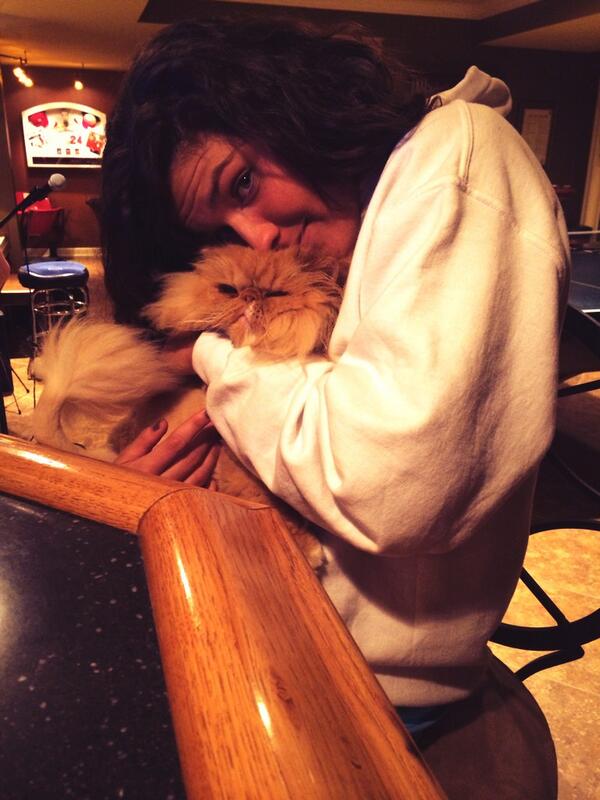 itsalion6969's tweet photo. Me and my new friend! #meow @SCHEER_Beauty http://t.co/XNUHzSatZA