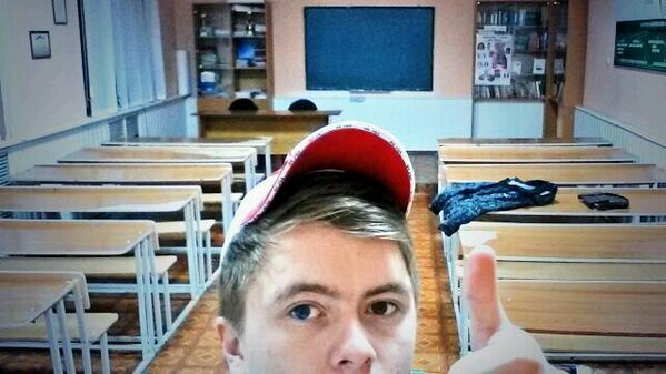 Raulka1's tweet photo. 7:53 Я единственный , кто хочет учиться)))) http://t.co/bqxjunFNqq