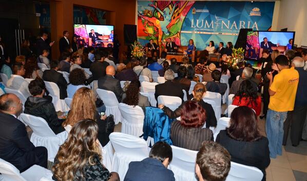 En la Conferencia de la Presentación del Festival de las Artes Luminaria 2014 ante los medios de comunicación.