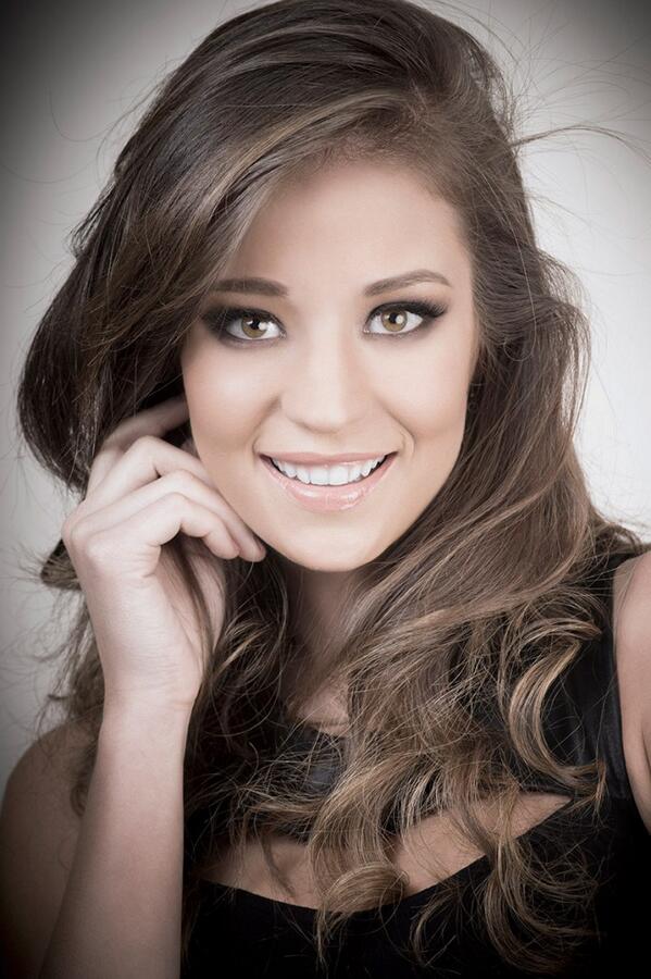AleArgudoFans's tweet photo. Silvia Alejandra Argudo Intriago @Alejandrargudo Te queremos http://t.co/l4BwhdRS3V