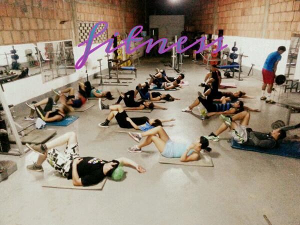 luismonojojoy's tweet photo. #abdominales#full#dedicacion#rsfitness http://t.co/JvBY2WLPPw