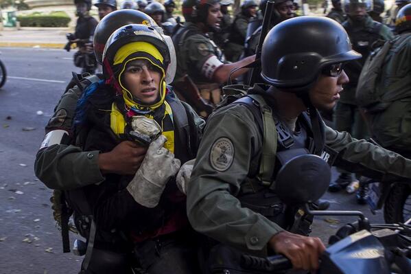 por un gocho que agarren salen 10 señores #cubanos #conclu18m #18MVzlaTrancaAltirano #18MLeopoldoVamosPorTi