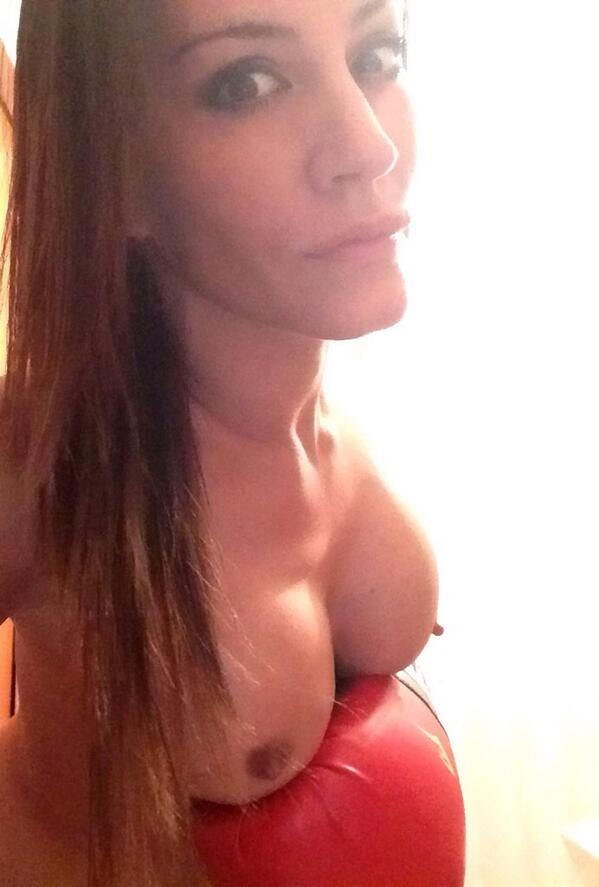 NatachaJaitt's tweet photo. #MartesDeTetas #AutofotoAmateur #Selfie #Box =) http://t.co/5EaFmqt6F8