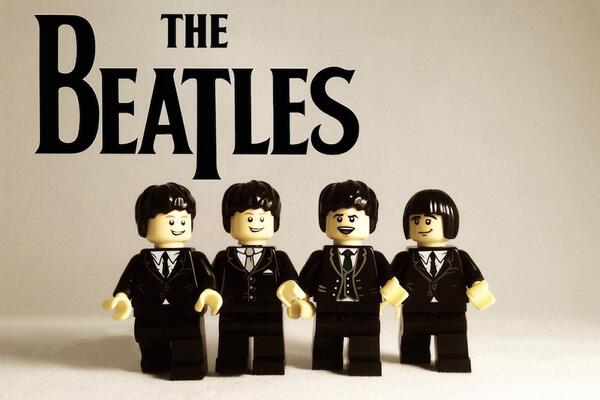 radiodeejay's tweet photo. 20 leggende della musica in versione #Lego by  @adlysyairi http://t.co/DMpZh5REpa http://t.co/eV8vadYi9y