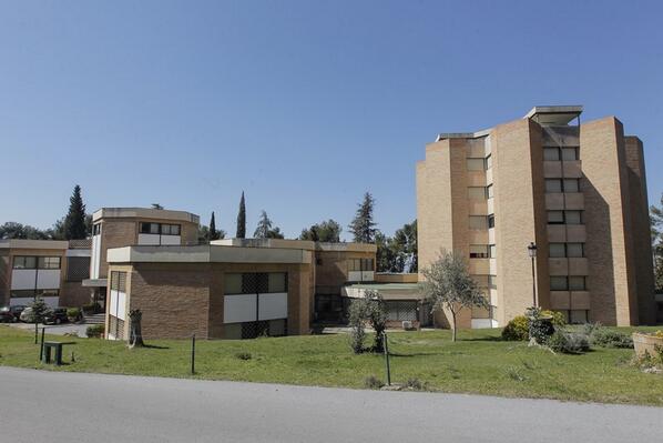 ideal_granada's tweet photo. "Con el cierre del colegio mayor Loyola pierdo parte de mi vida": http://t.co/qPBjybHu9t #Granada http://t.co/CMSR2U2f9O