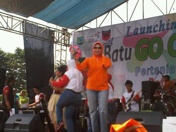 Ibu wali batu ƪά̲̣ƍϊ asyik memainkn tamborinnya mr alek new pallapa