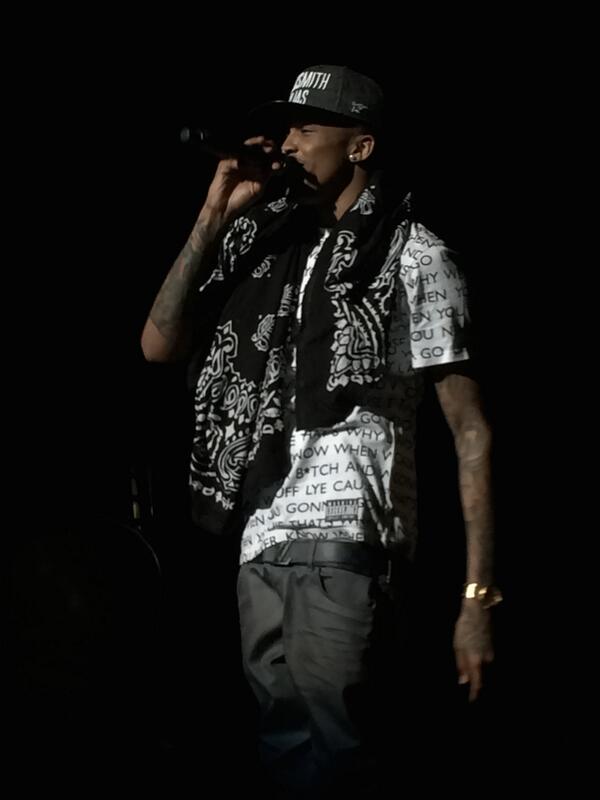 ImAngelaPowers's tweet photo. What a great way to spend my night @AugustAlsina  #2goodtobeTRUtour http://t.co/JDCV4VSUX8