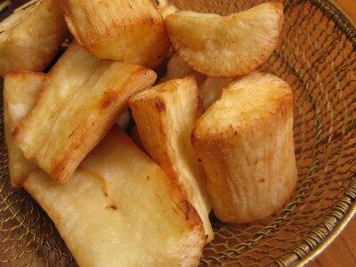 virtual_garbage's tweet image. Yang kedua: singkong goreng :) #2 #kawankopi
