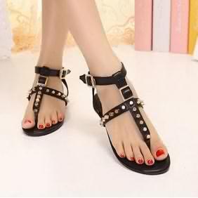 Flat sendal stud 70rb size 36-40 bahan kulit sintetis
