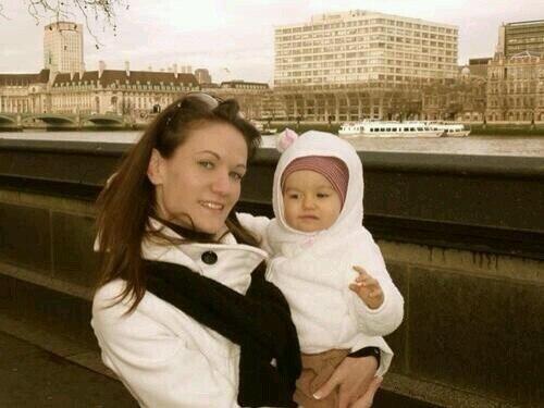 ThinhDinhLCA's tweet photo. Mommy Claire &amp; daughter Raina Koscielny #ArsenalBabies http://t.co/QXn12rFIJR