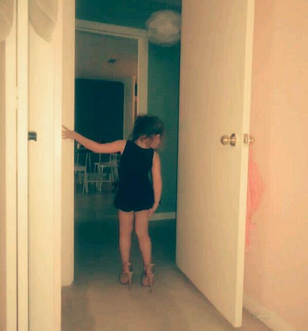 barbara_beam's tweet image. This punk. #shewz #heels #MiniGlam #fashionista