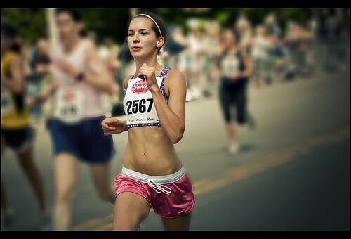 Aurunstore's tweet photo. La 35ª #MaratoBcn ha sido la más femenina de su historia con un incremento del 16% en chicas! #GoodNews http://t.co/KZdhGMzuVT